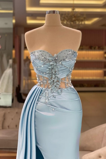 Vestido de fiesta azul cielo con volantes y cuentas, sin mangas, escote corazón, abertura frontal, columna, largo hasta el suelo