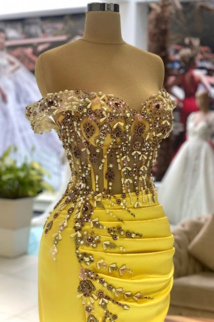Vestido de fiesta amarillo de columna, sin mangas, con hombros descubiertos, largo hasta el suelo, con escote corazón y cuentas