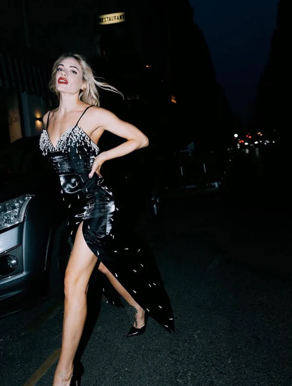 Vestido de fiesta de satén negro con cuentas y abertura, con tirantes finos, estilo tubo, Y8229