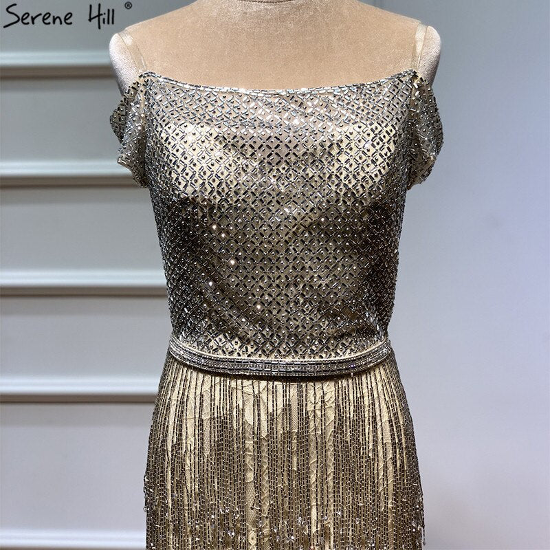En oferta, sin devoluciones ni reembolsos. Vestidos de noche sexys de Dubái dorados con cuello barco y borlas. Vestidos de noche cortos de lujo sin mangas con lentejuelas y cuentas. Foto real LA60826