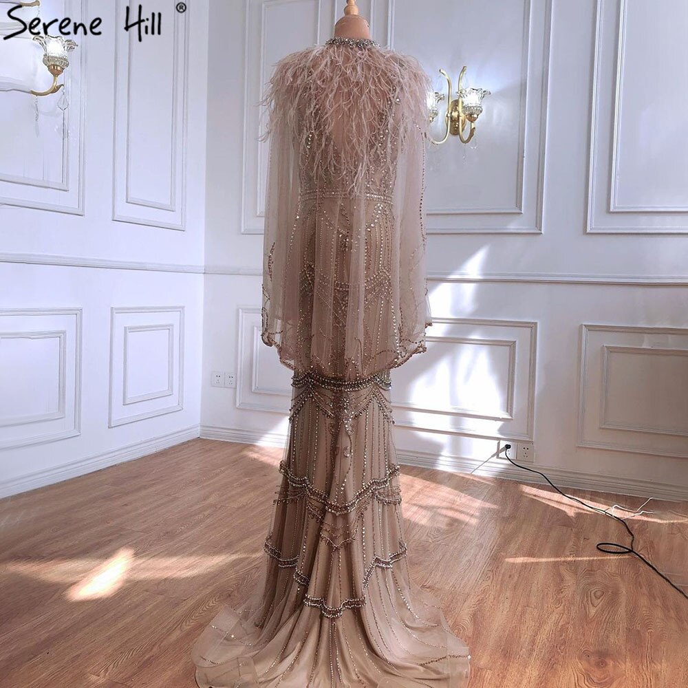 Dubai Lila V-ausschnitt Meerjungfrau Sexy Abendkleider 2025 Ärmelloses Schal Garn Federn Formale Kleid LA70171A