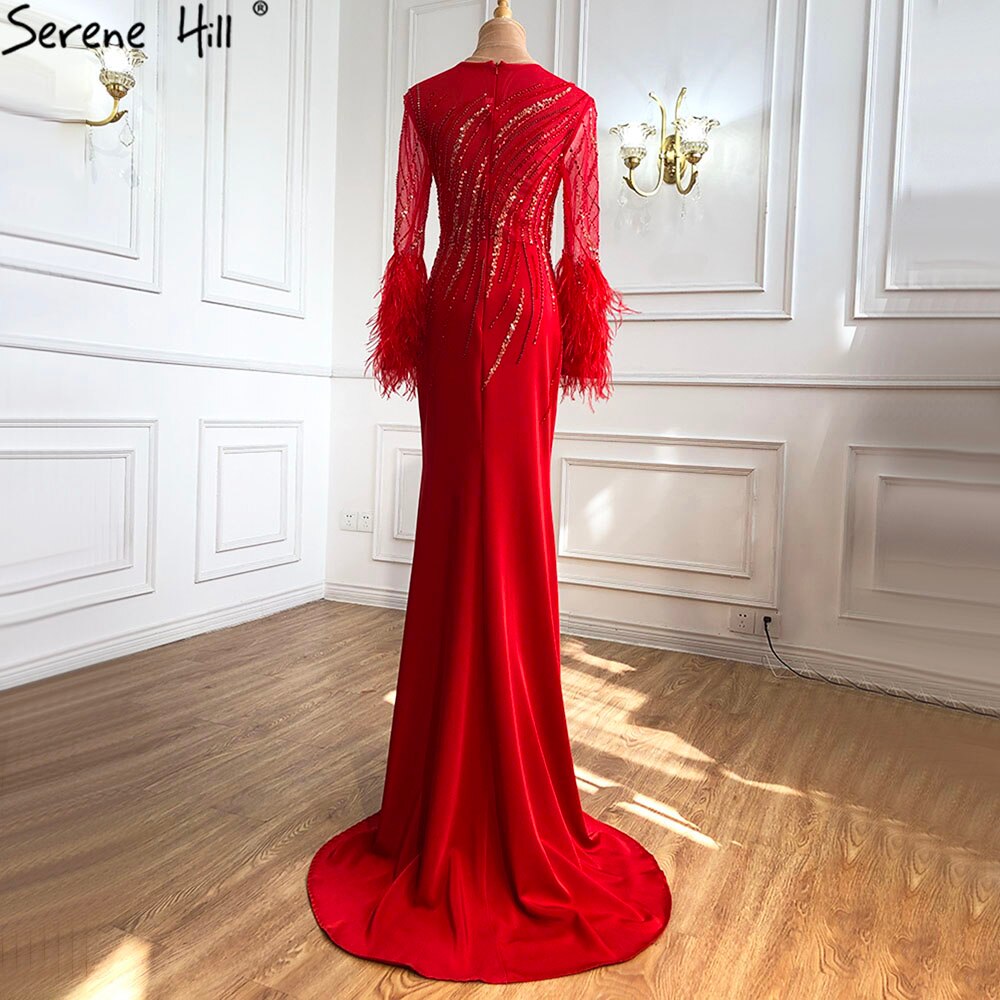En oferta, sin devolución ni reembolso. Vestido de noche estilo sirena con cuello redondo, lentejuelas y cuentas en rojo de Dubái, plumas y mangas largas, 2025 LA70379.