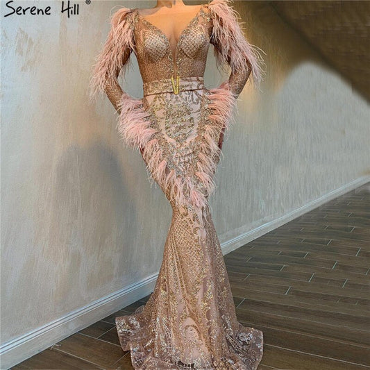 En oferta, sin devolución ni reembolso. Venta Dubai, vestido de noche sexy de sirena en oro rosa 2025, vestido formal de lujo con plumas y cuentas brillantes LA60902.
