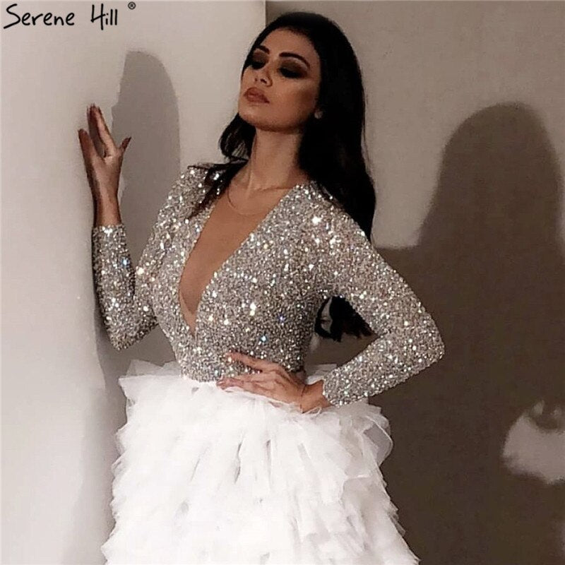 Dubai Weiß Lange Ärmel Luxus Abendkleider 2025 V-ausschnitt Sexy Pailletten Tiered Abendkleider LA6574