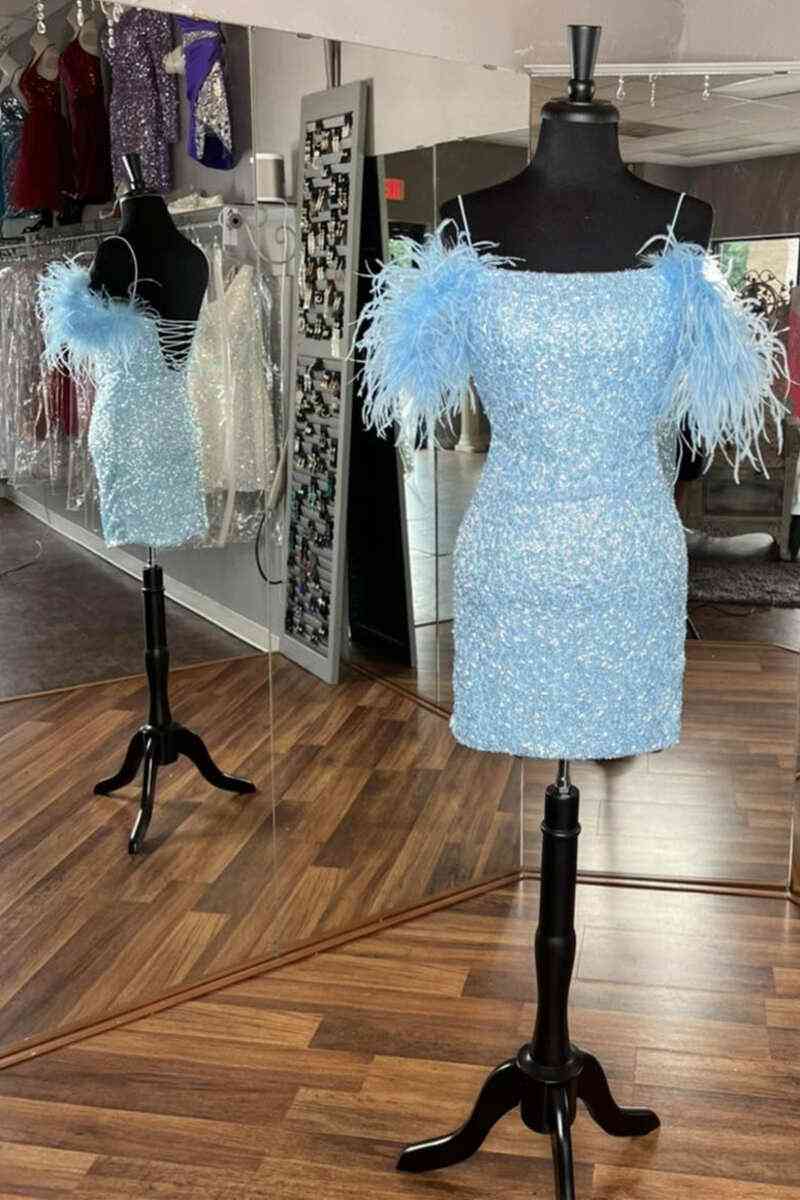 Georgiana | Vestido ajustado de lentejuelas y plumas para regreso a casa