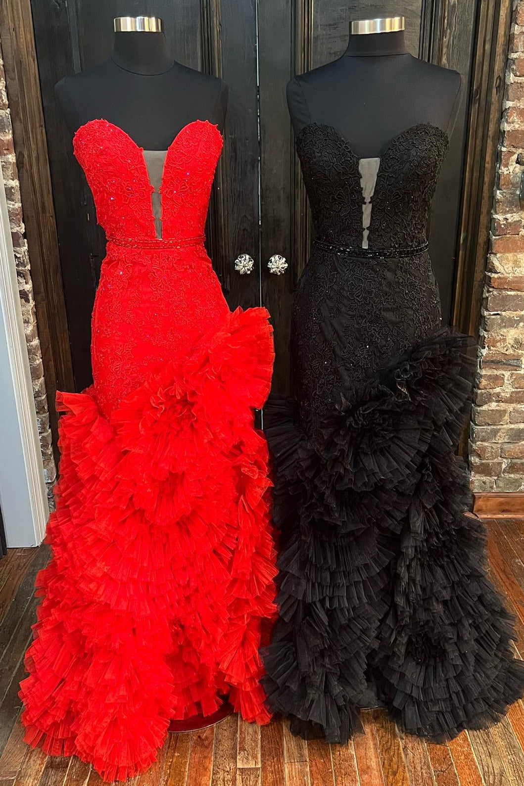Beverly | Vestido de fiesta de sirena con capas de volantes, espalda recortada y sin tirantes