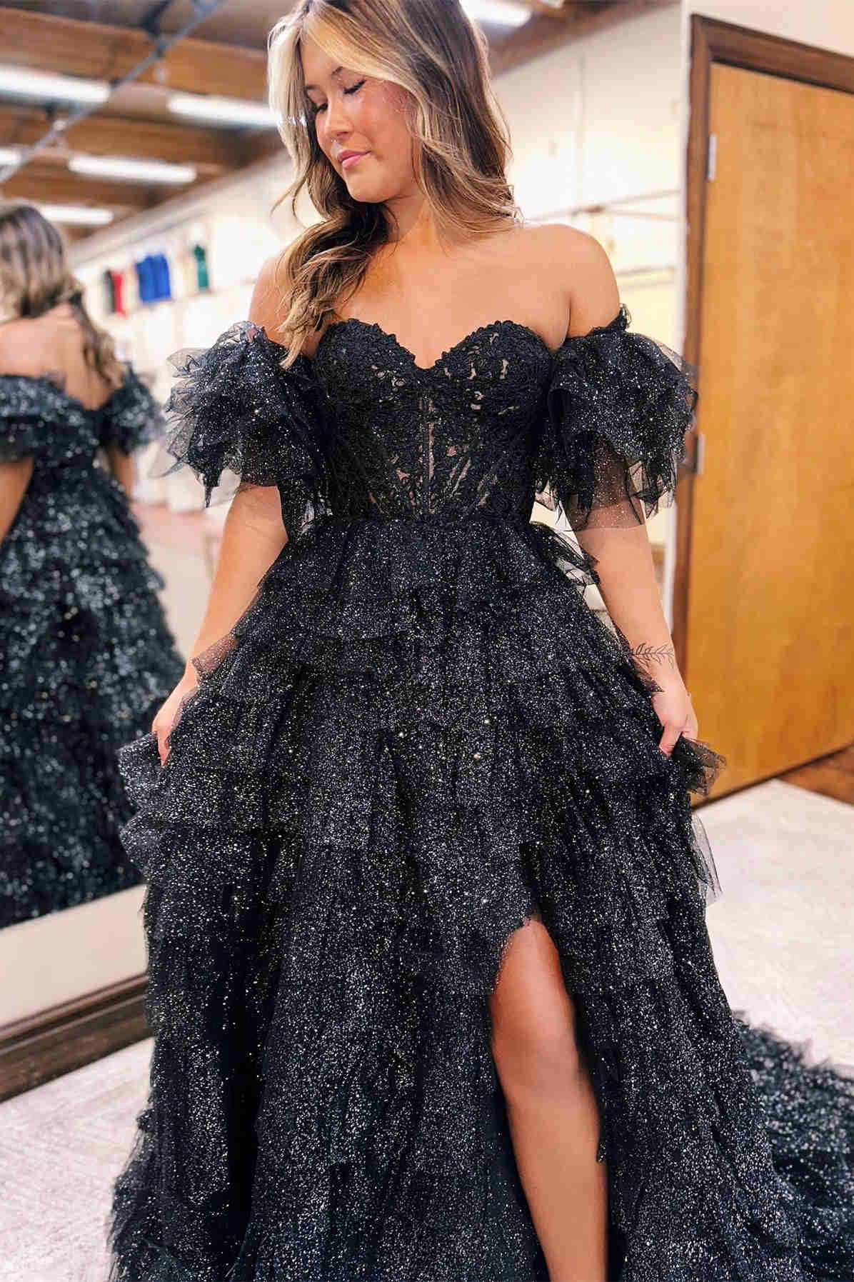 Ariya | Vestido de fiesta de tul brillante con hombros descubiertos y abertura en forma de A