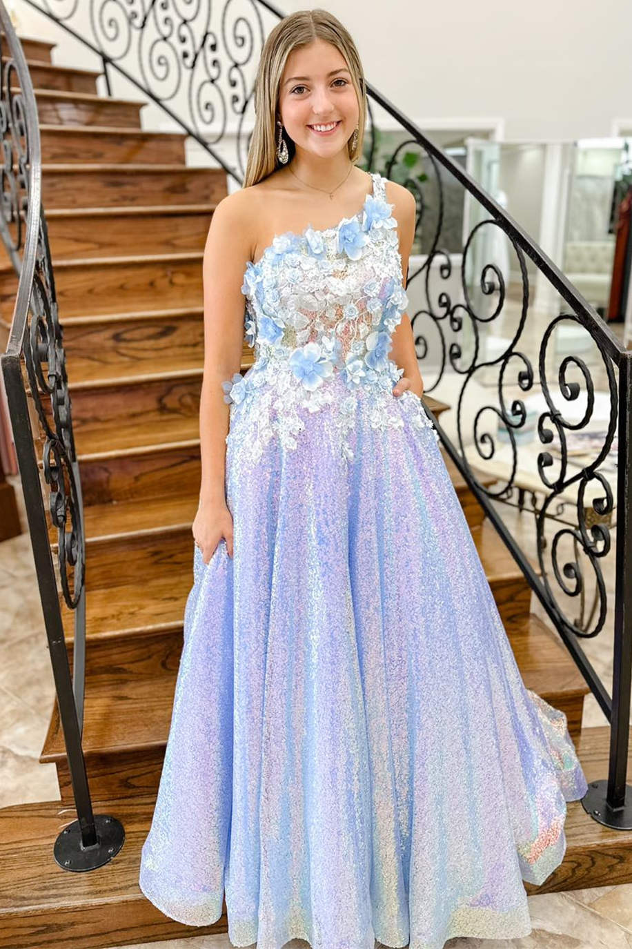 Azaria | Lilafarbenes langes Abendkleid mit One-Shoulder-Träger und 3D-Blumen