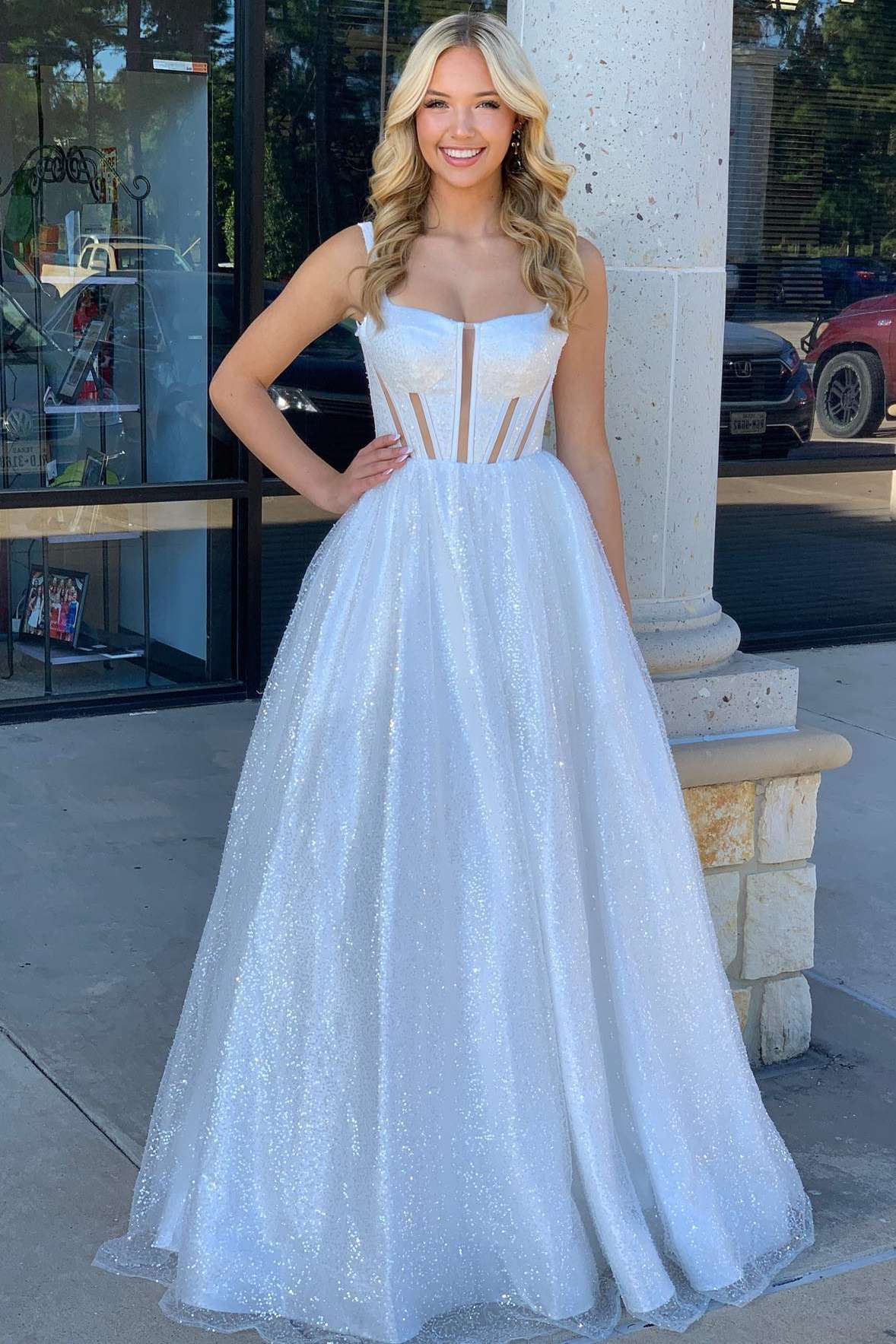 Priscilla | Weißes A-Linien-Ballkleid mit quadratischem Ausschnitt und Pailletten