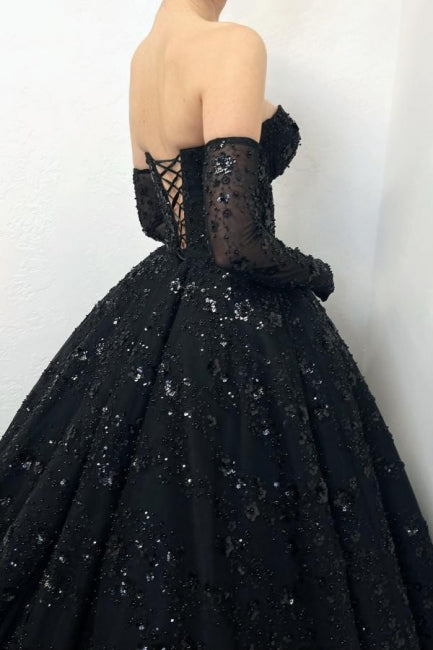 Hermoso vestido de fiesta largo negro de corte A con escote en forma de corazón y encaje con cordones
