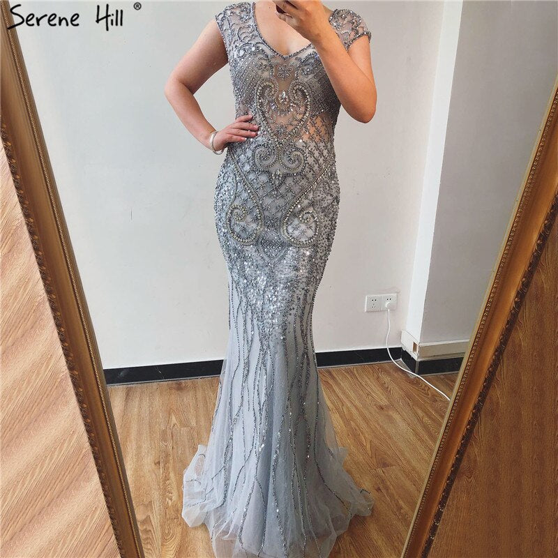 Grau Luxus V-Ausschnitt Meerjungfrau Abendkleider Design 2025 Dubai Voller Diamant Sexy Abendkleid LA70063