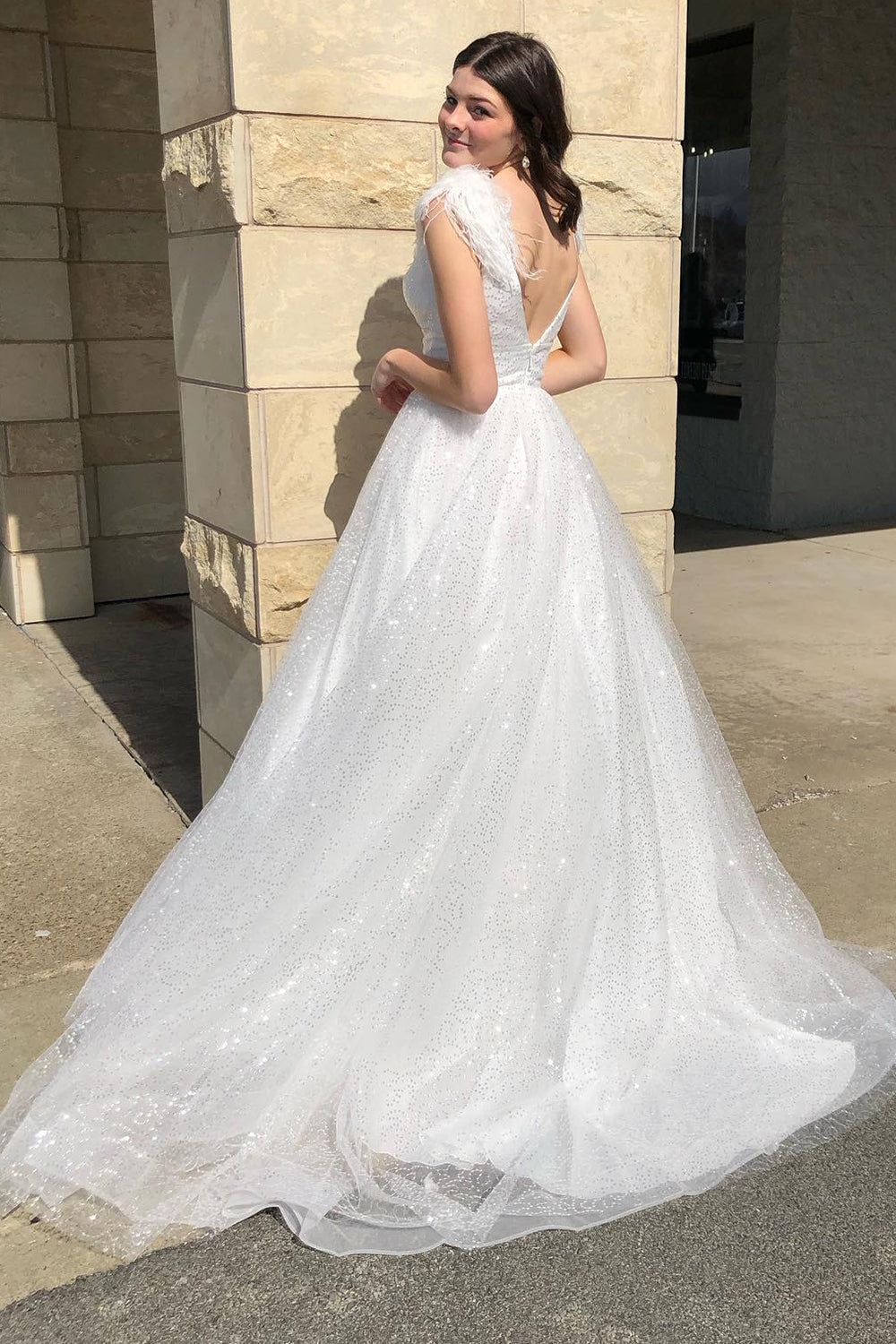 Carolina |A-Linien-Ballkleid aus Tüll mit Pailletten und V-Ausschnitt und Schlitz