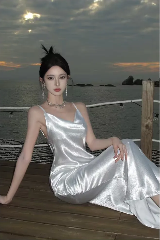 Schlichtes rückenfreies langes Ball- und Abendkleid aus weißem Satin Y7841