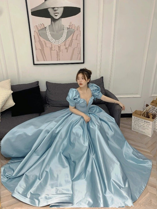 Vestido de fiesta largo de satén con corte en A y manga corta Y4657