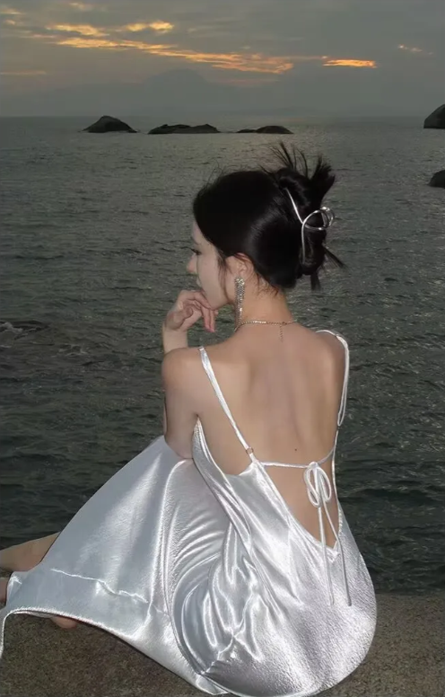 Schlichtes rückenfreies langes Ball- und Abendkleid aus weißem Satin Y7841