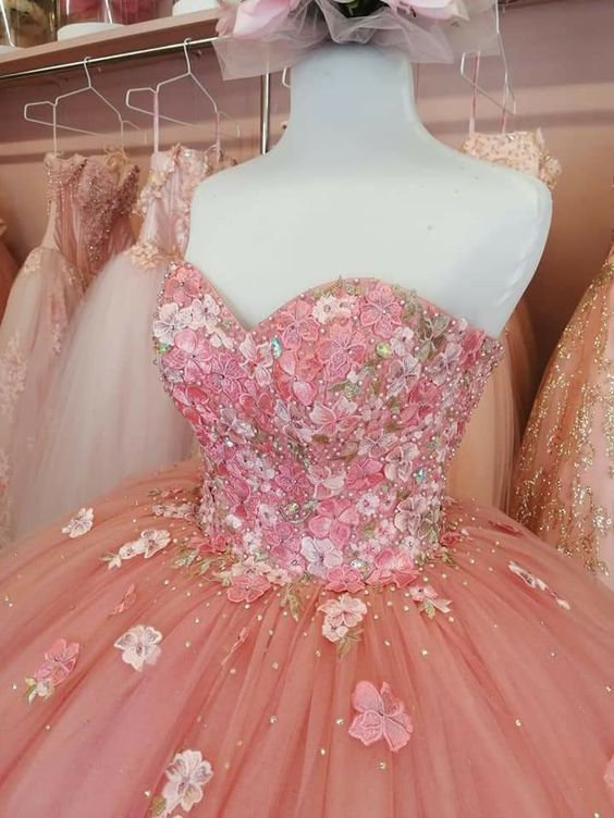 Glamoroso vestido de fiesta de quinceañera con escote en forma de corazón de tul y vuelo Y2684
