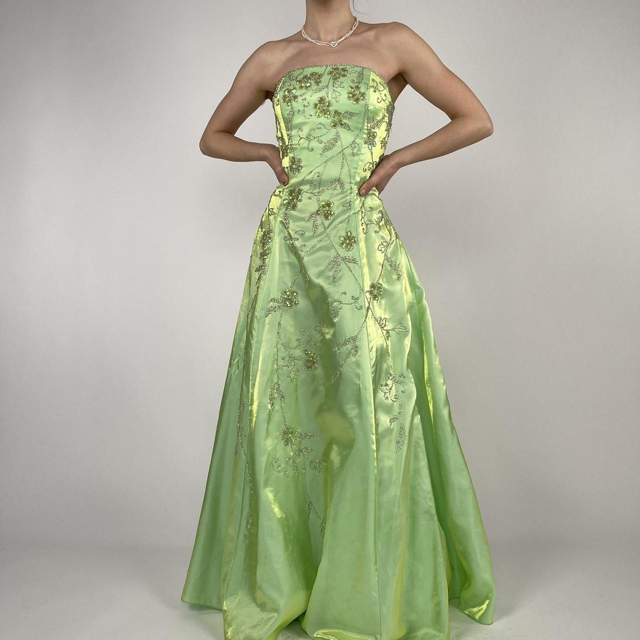 Trägerloses grünes Satin-A-Linien-Ballkleid mit Perlenbesatz Y8412
