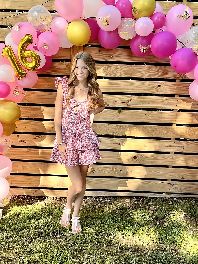 Sommerliches rosa Kleid mit Blumendruck, trendiges Homecoming-Kleid Y2747