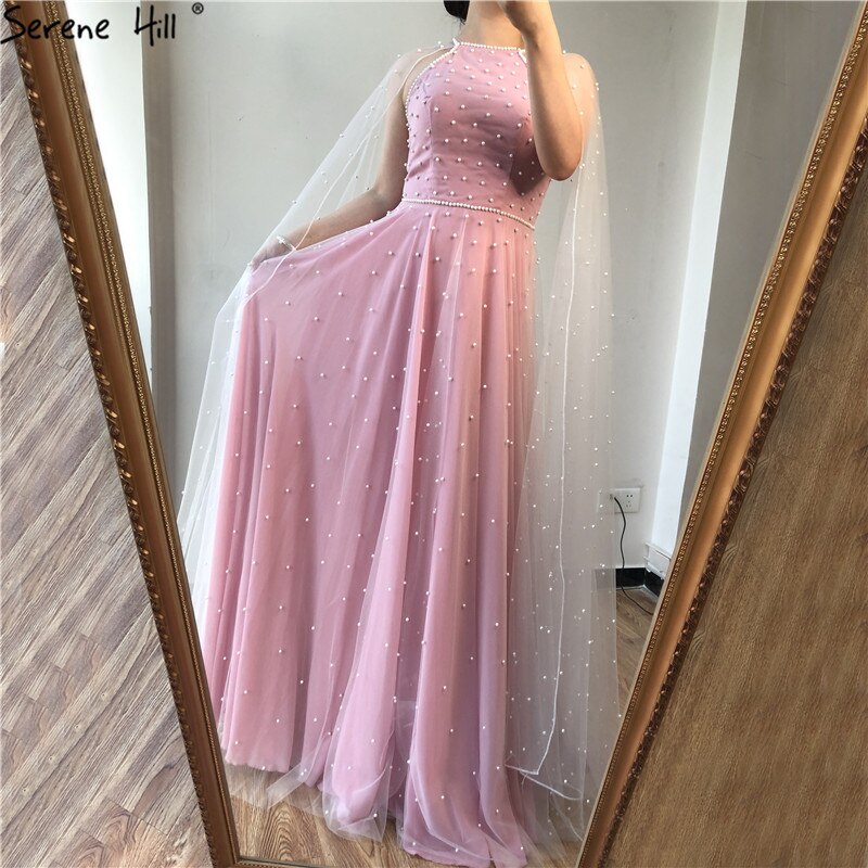 Im Angebot keine Rückgabe keine RückerstattungVerkauf Neuestes Design Rosa Rückenfreies Sexy Abendkleid 2025 Perlen Ärmelloses Schal Abendkleid LA60917