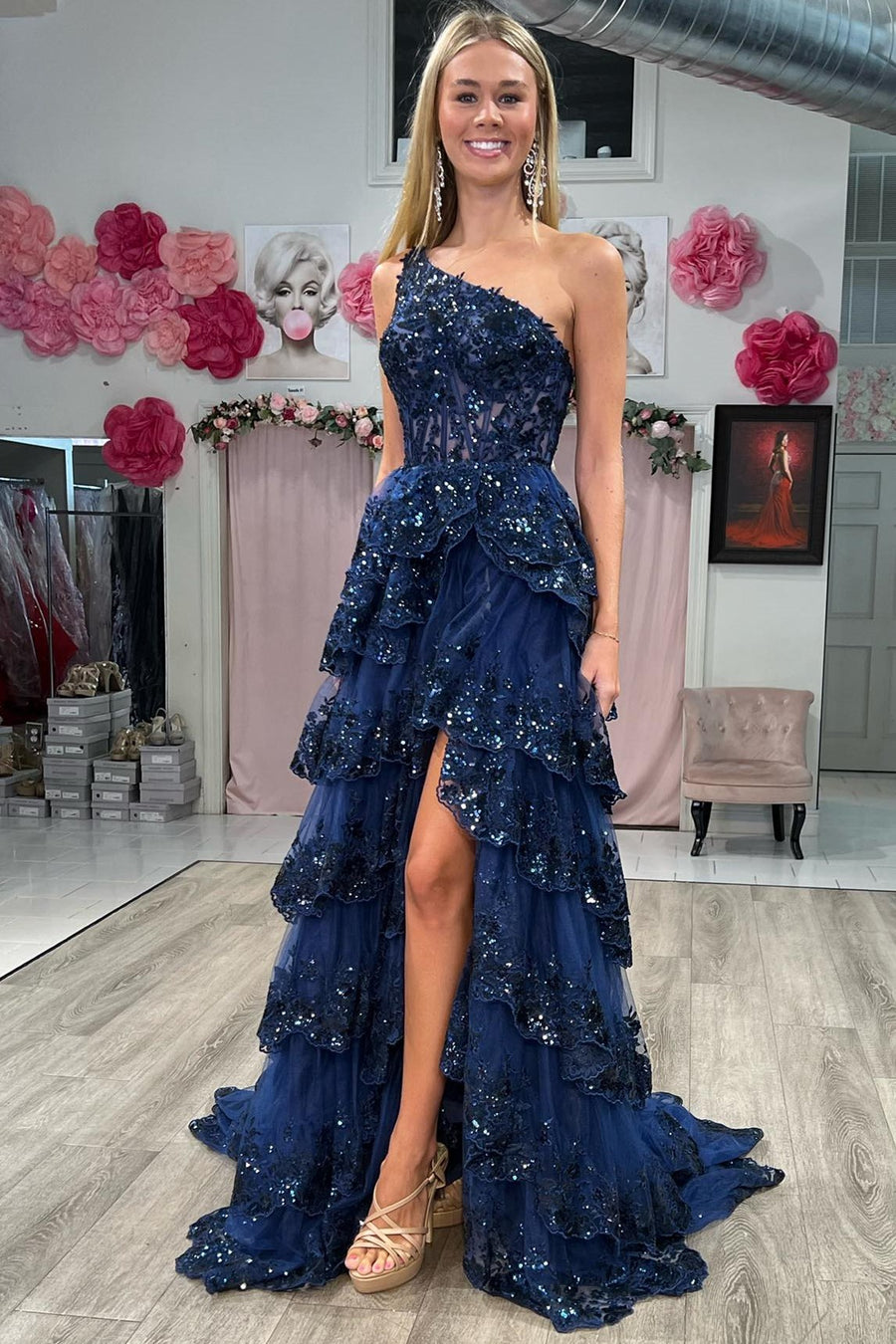Livia | Robe de bal longue fourreau à une épaule et à volants en dentelle