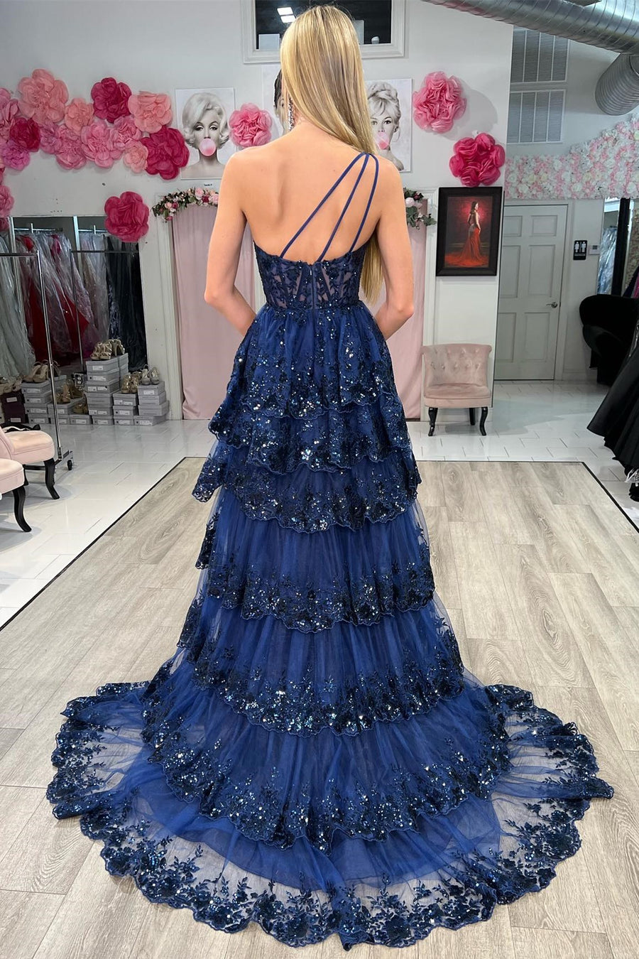 Livia | Robe de bal longue fourreau à une épaule et à volants en dentelle