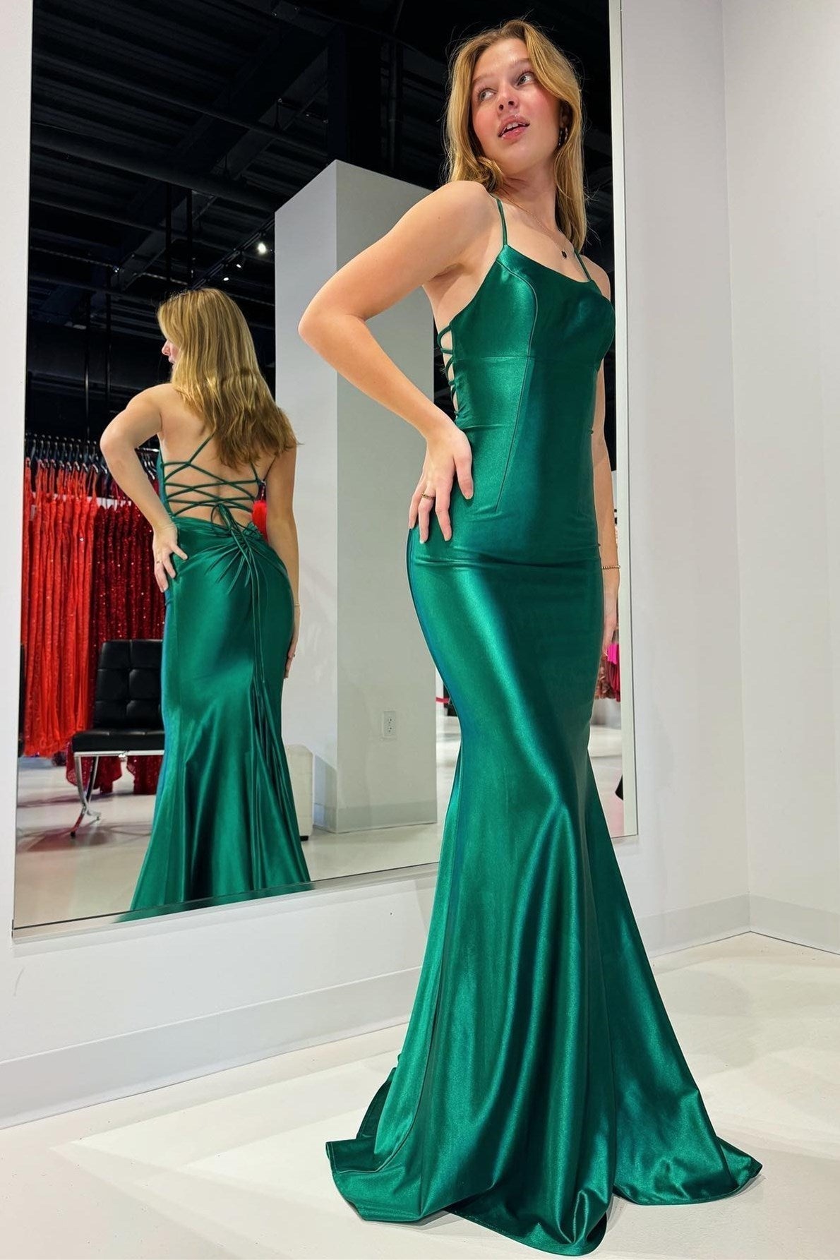 Smaragdgrünes, langes Ballkleid im Meerjungfrauen-Stil mit U-Ausschnitt und Schnürung