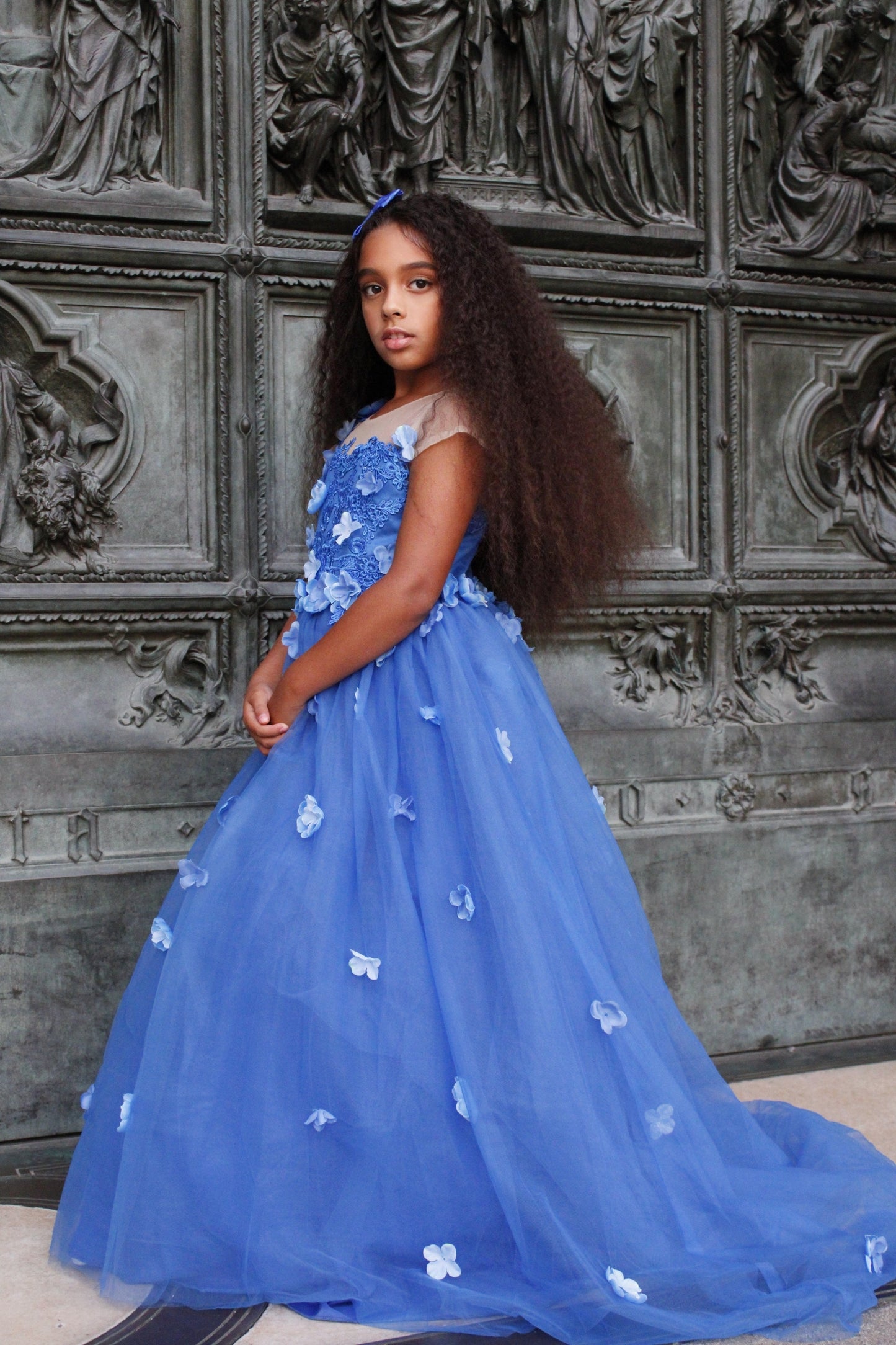 Vestido de princesa para niña de las flores con apliques y lazo azul real