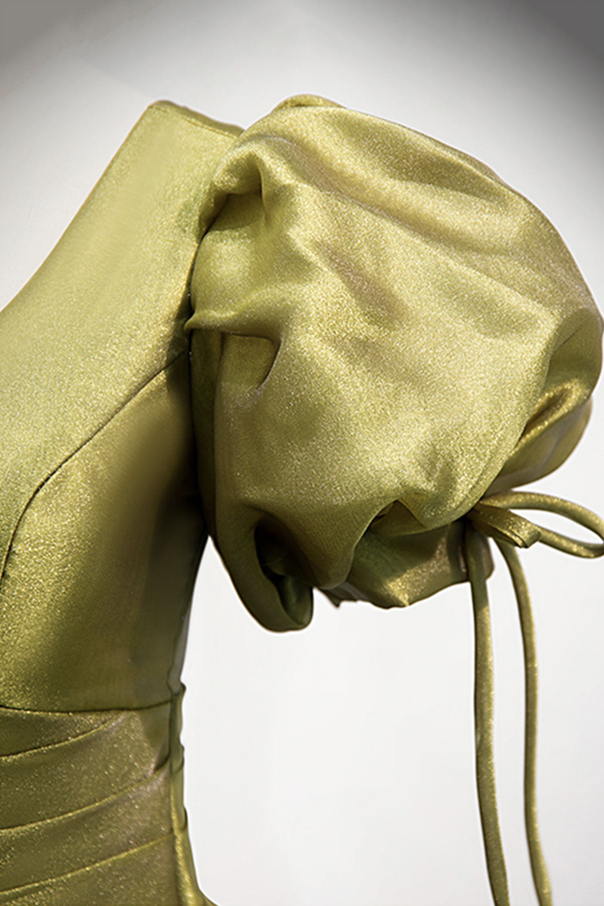 Grünes langes Ballkleid aus Tüll mit V-Ausschnitt und A-Linie Y898