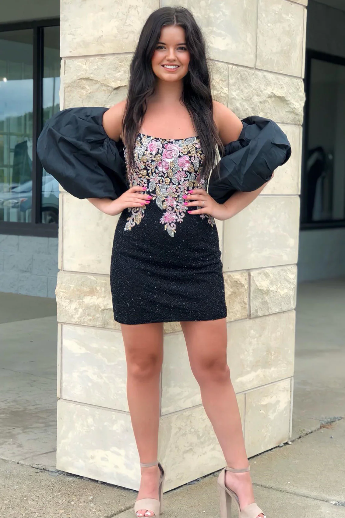 Schwarzes trägerloses Homecoming-Kleid mit Perlenapplikationen und abnehmbaren Ärmeln Y2823