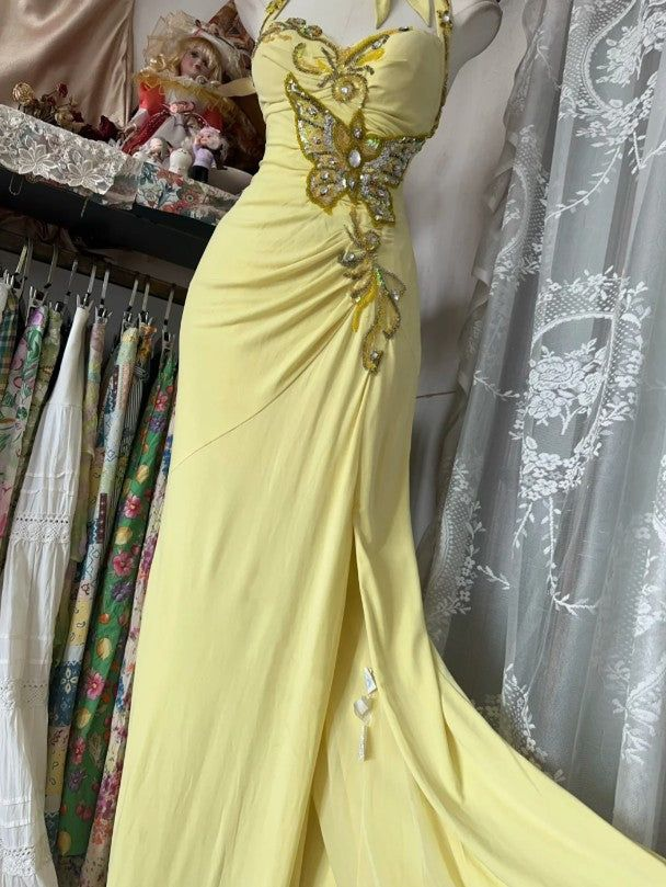 Elegante vestido de fiesta amarillo de sirena con cuello halter, lentejuelas y diamantes, largo, sin espalda, con abertura, Y8554