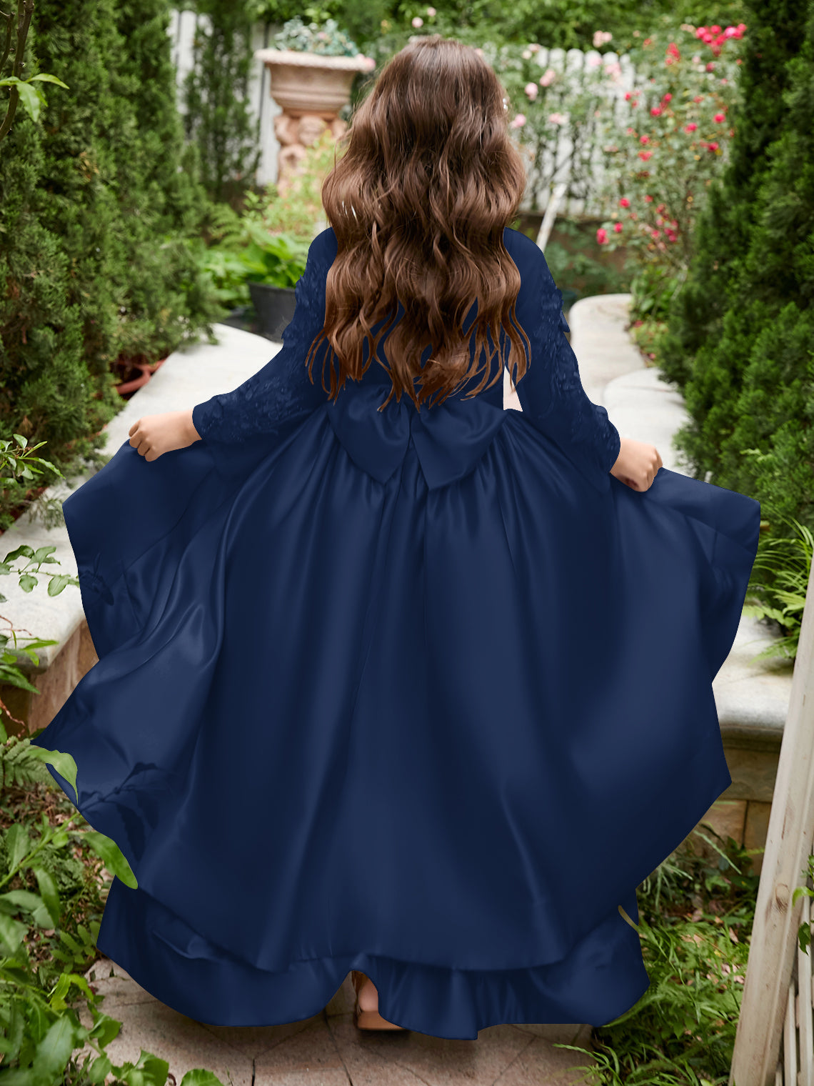 Asymmetrisches Blumenmädchenkleid aus Satin in A-Linie