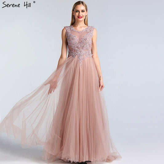 Vestido de noche sexy de tul rosa con escote redondo, perlas y cristales, corte A, sin mangas, 2025 LA60981