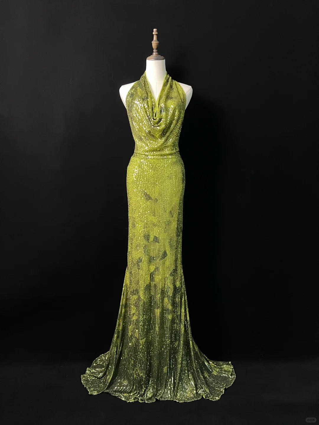 Wunderschönes grünes Neckholder-Pailletten-Ballkleid mit rückenfreiem Rücken, langes Meerjungfrau-Abendkleid Y8647