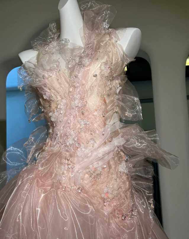 Vestido de fiesta largo de tul rosa hada con cuentas y espalda descubierta Y8564