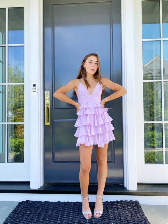 A-Linie V-Ausschnitt Helles Lavendel Kurzes Homecoming-Kleid Mehrlagiges süßes Homecoming-Kleid Y2721