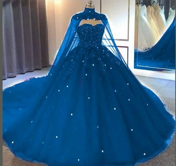 Vestido de princesa con escote corazón, encaje de tul y capa Y673