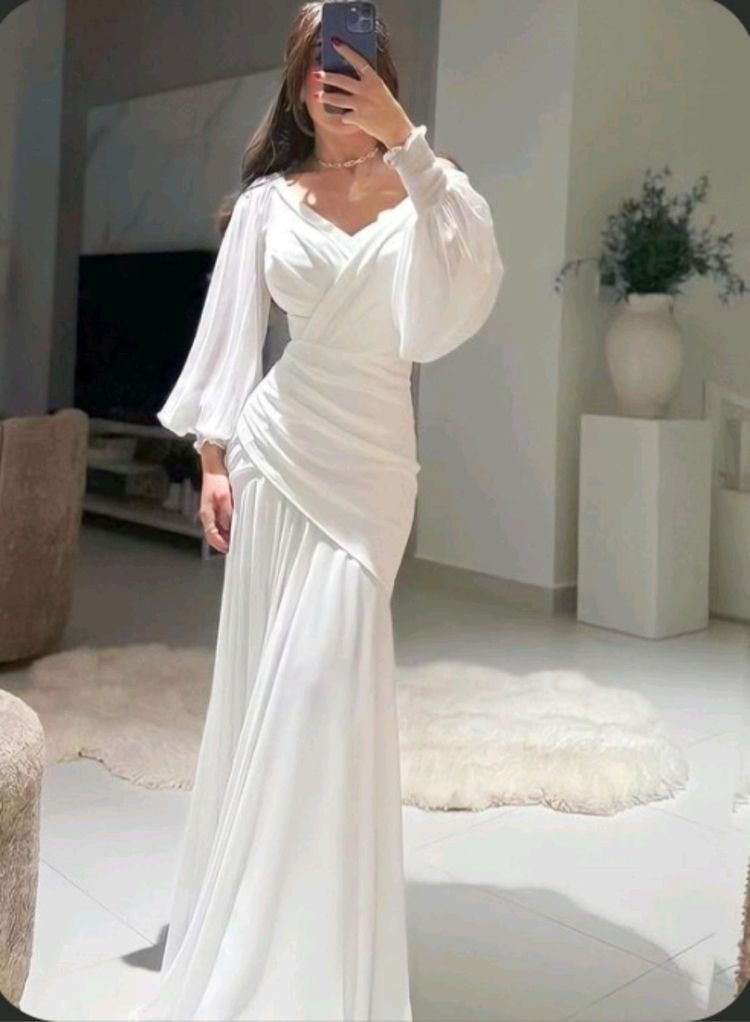 Schlichtes weißes langes Abendkleid im Meerjungfrauenstil mit Puffärmeln Y4074