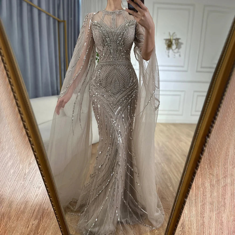 Vestido de noche estilo sirena árabe gris 2025 con cuentas, elegante vestido con mangas estilo capa para ocasiones formales LA72611
