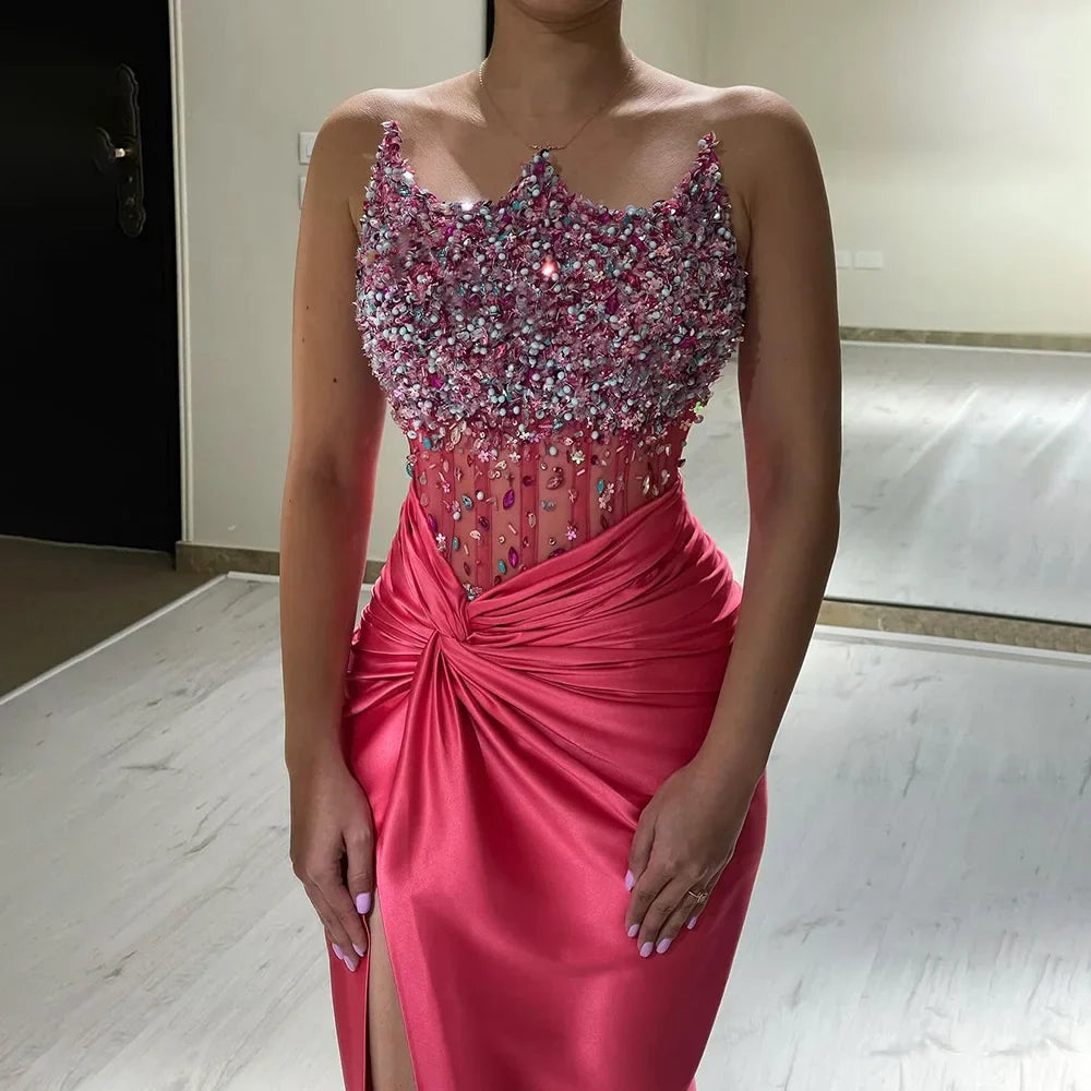 2025 Arabisch Fuchsia Trägerloses Side Split Perlen Meerjungfrau Luxus Dubai Abendkleid für Damen Party LA72671
