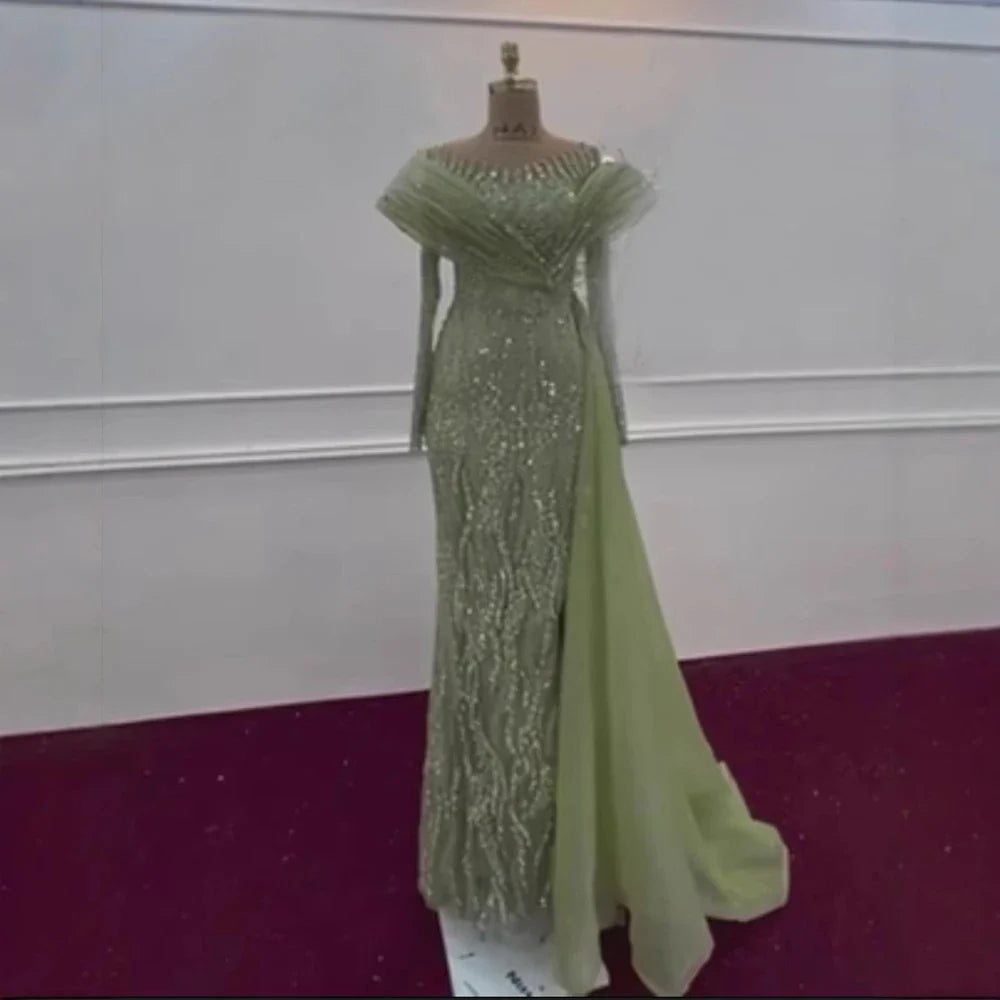 Elegantes, perlenbesetztes Abendkleid in Salbeigrün mit fließendem Saum LA72928