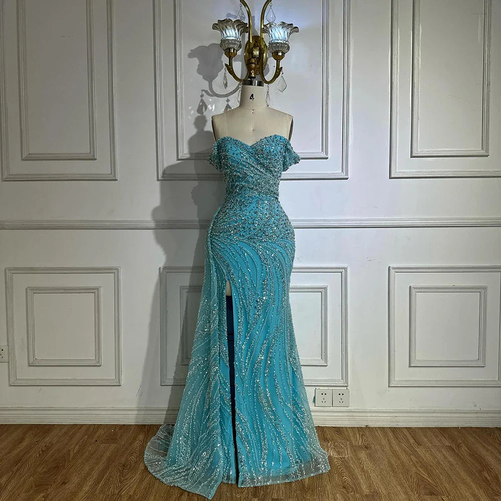 Silbernes, hautfarbenes Meerjungfrau-Abendkleid mit hohem Schlitz und Perlenbesatz LA72262