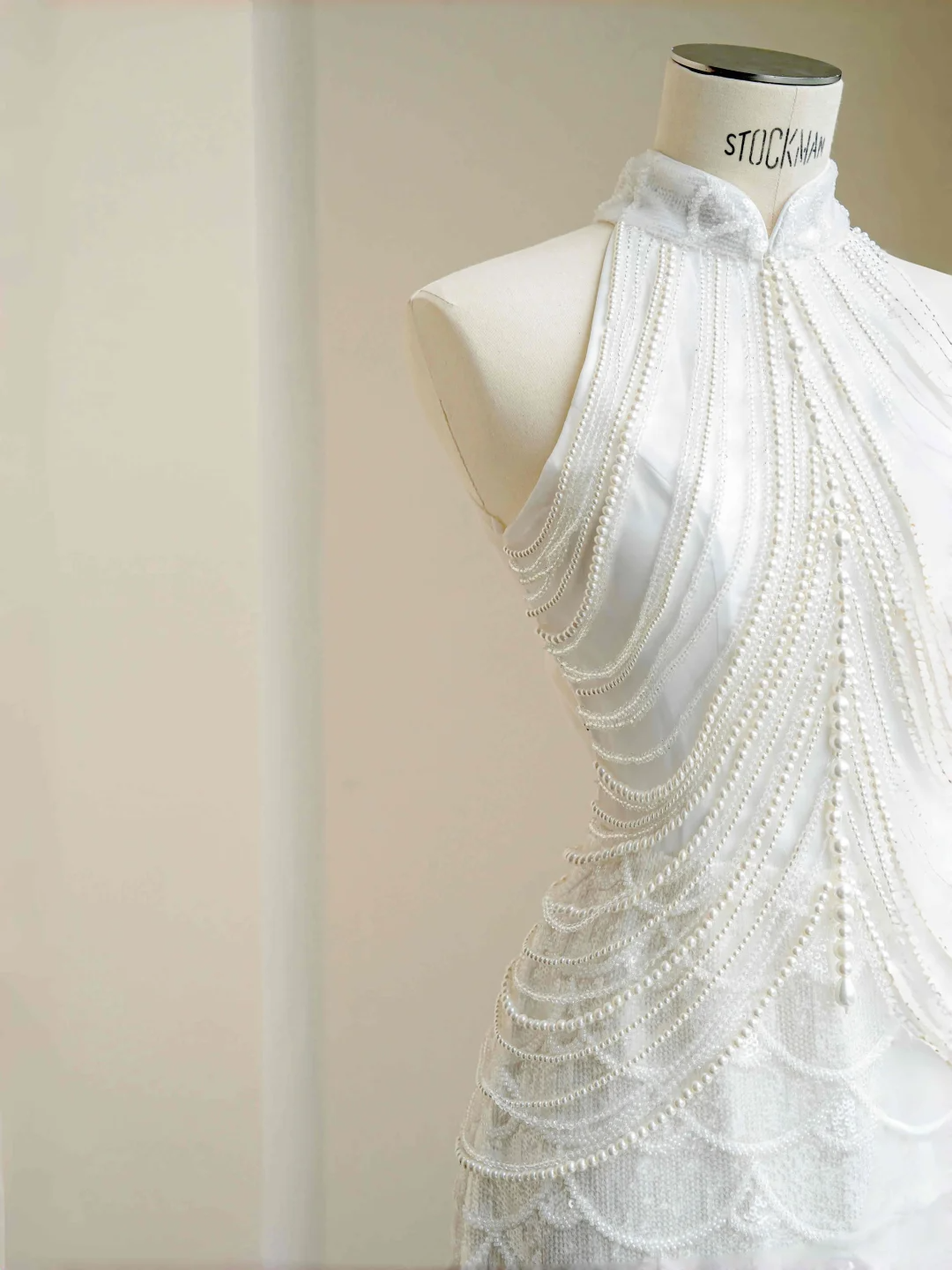 Vestido de noche largo con lentejuelas blancas, perlas y cadena, elegante, estilo vaina, para fiesta y noche, Y8670