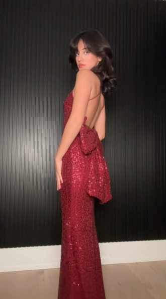 Elegante vestido de noche de sirena con lentejuelas burdeos, espalda descubierta, largo y lazo Y8510