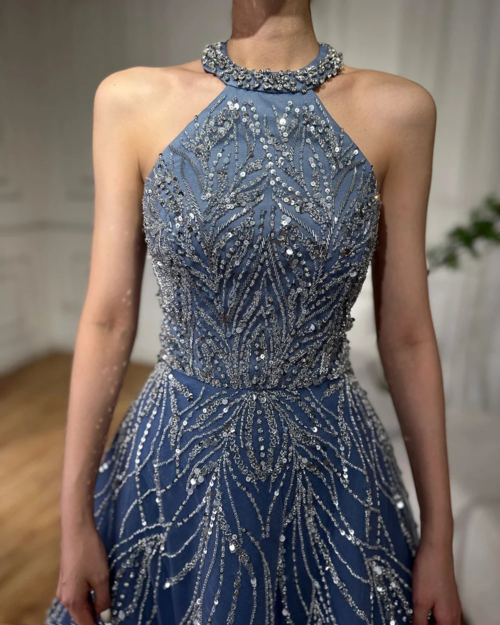 Elegante vestido de noche azul árabe de corte A con cuello halter, de lujo, estilo Dubái, para mujer, para fiesta de boda 2025 LA72302