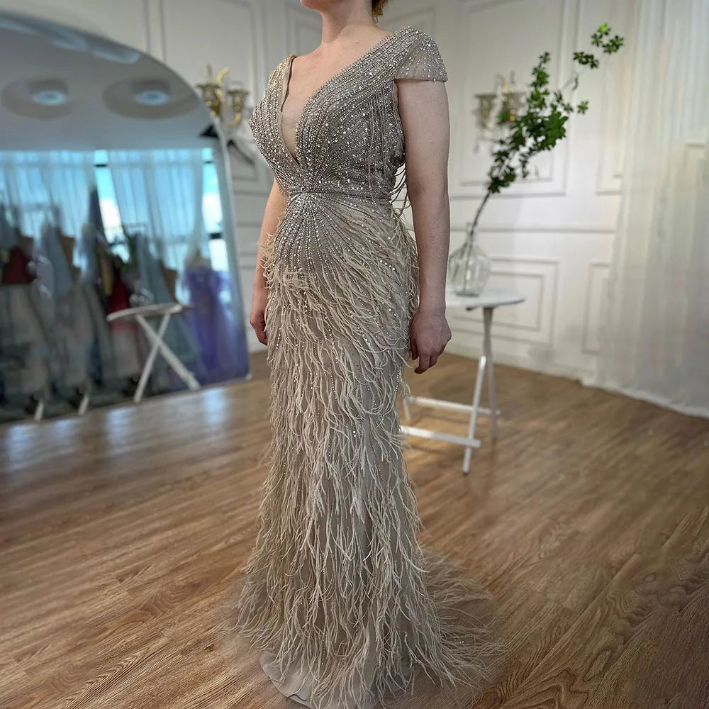 Vestido de noche elegante de sirena marrón con cuentas y plumas LA70801
