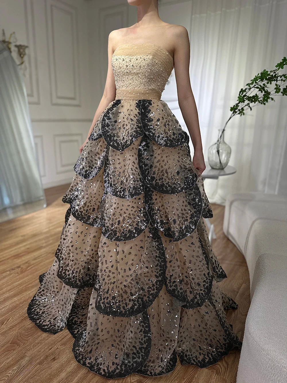 Luxuriöses schwarz-weißes Ballkleid Dubai Abendkleid LA72505A