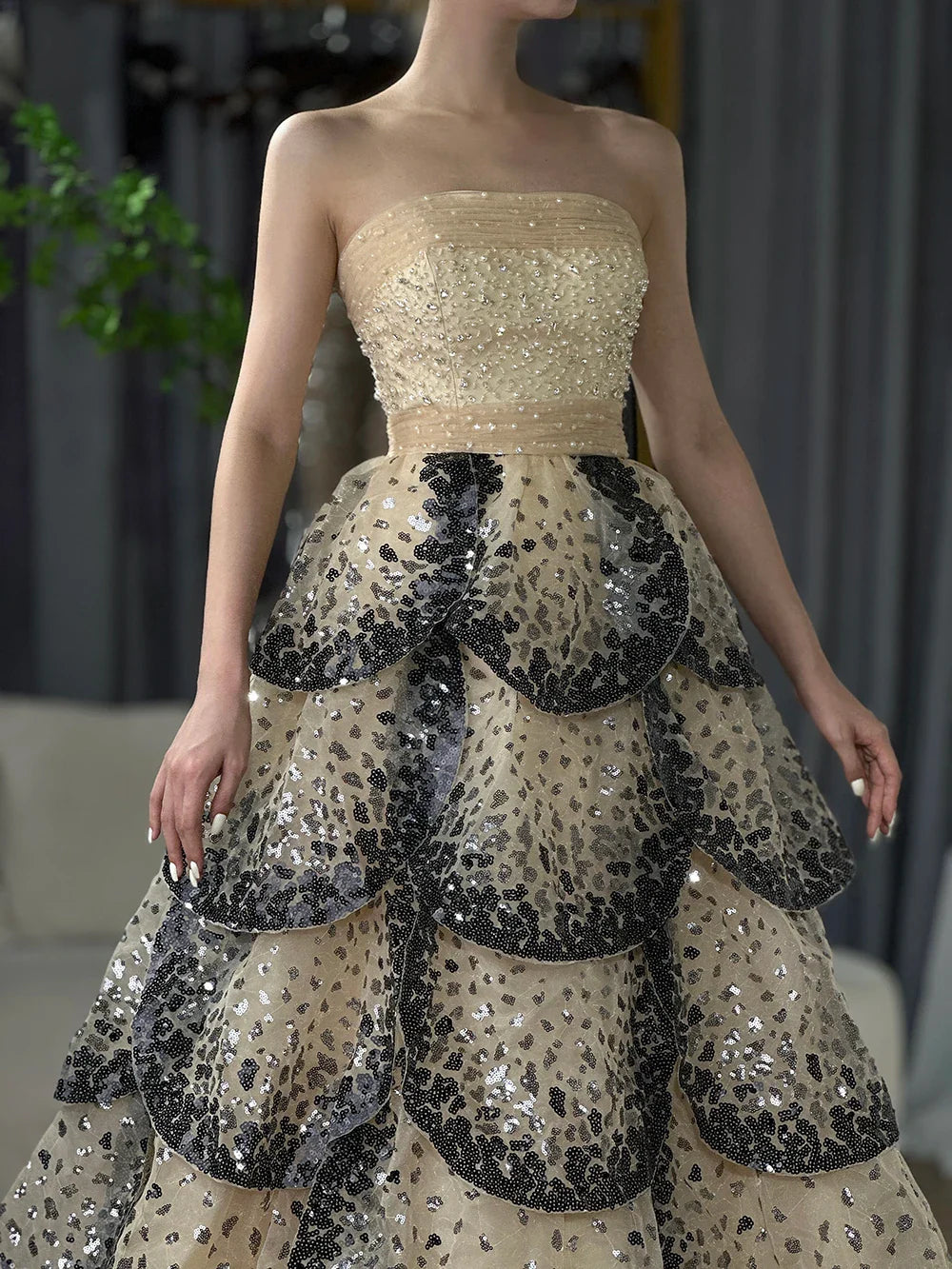 Luxuriöses schwarz-weißes Ballkleid Dubai Abendkleid LA72505A