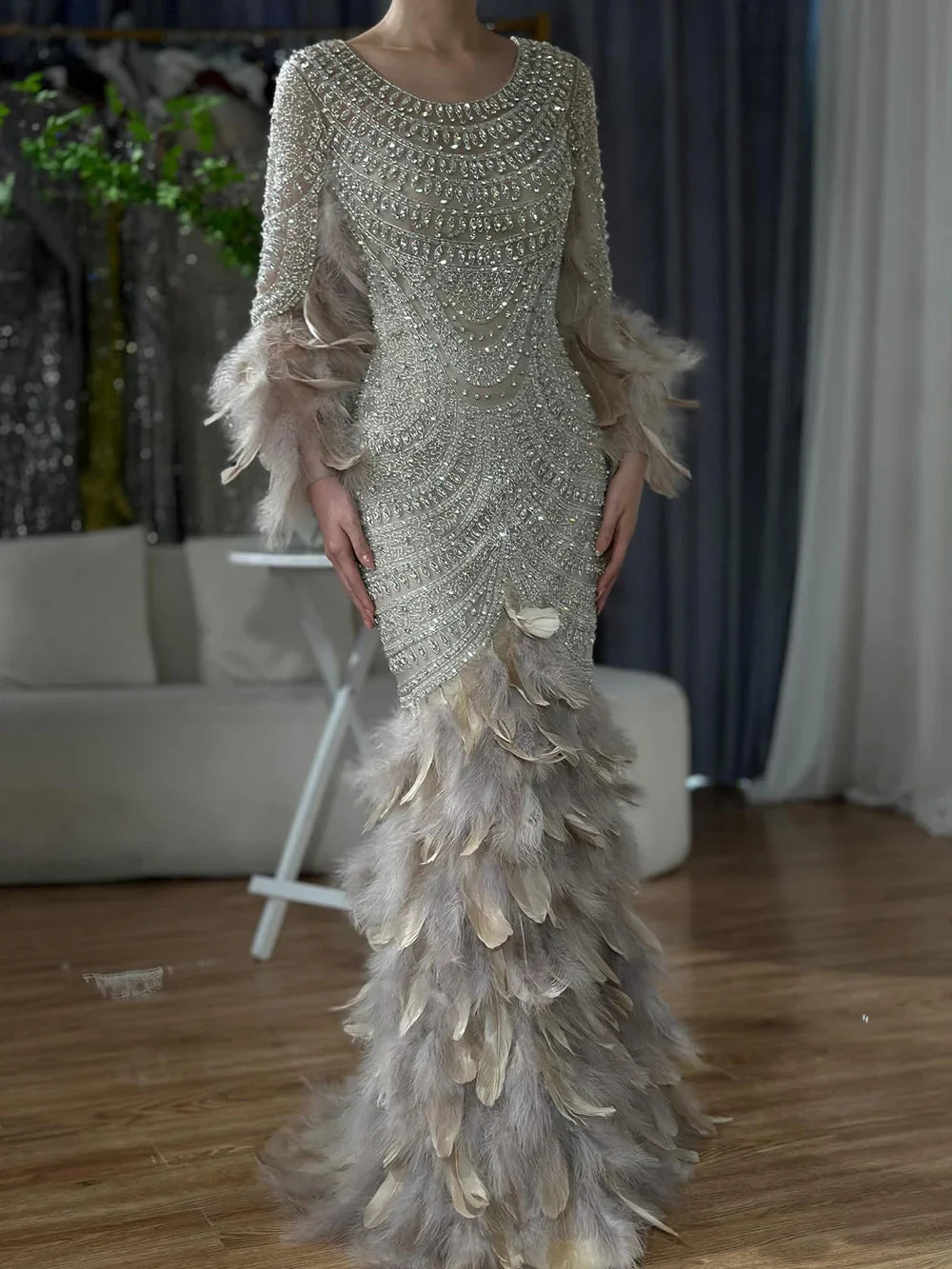 2025 Nude Saudi Arabic Evening Gown with Beaded Feathers Dress for Formal Occasion LA72736