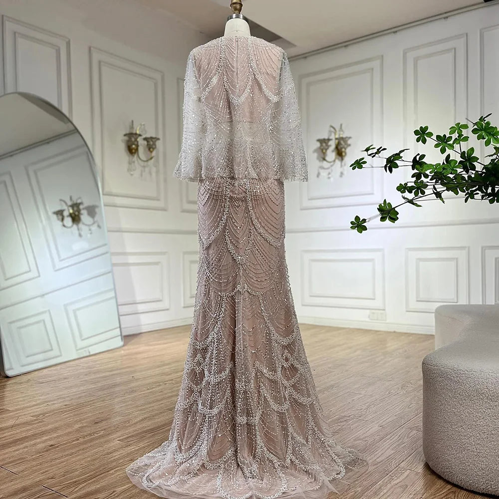 Luxuriöses, perlenbesetztes, zweiteiliges Abendkleid in Nude LA72462