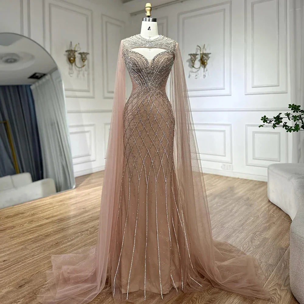 Vestido de noche árabe color piel con cuentas y mangas estilo capa LA72814